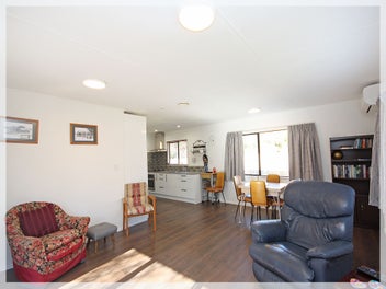 Charming Coastal Living in Raumati South
