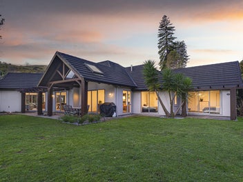 Elegant Family Home in Stoke