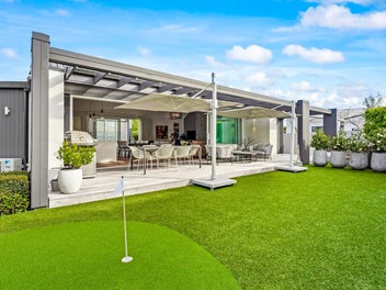 Sophisticated Lodge Living in the Matakana Village