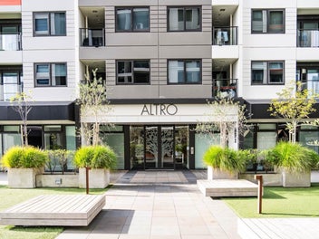 Stylish City Living with Harbour Views