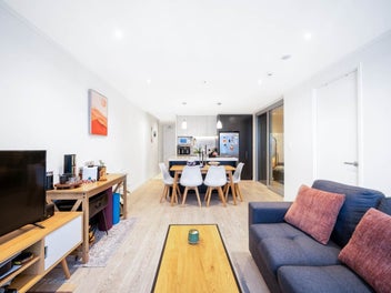 Stylish City Living with Harbour Views