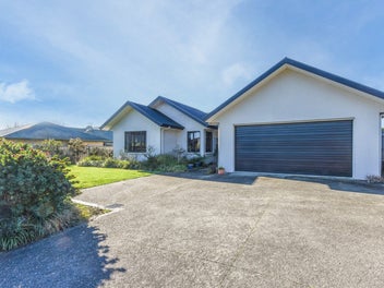 Welcome to Your Ideal Family Haven!