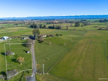 Stunning Lifestyle Sections on Lindsay Road