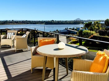 GREAT FAMILY HOME, PLUS VIEWS