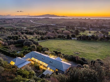 OCEAN VIEWS, COUNTRY VIBES - PEKA PEKA CALLING