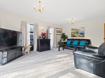 Brick & Tile Gem in Golden Circle