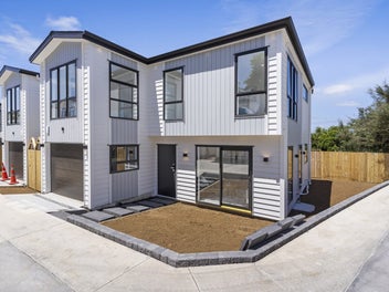 A Stylish & Smart Home in Top Location!