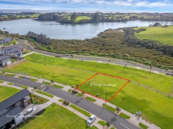 Vendor says sell - Enjoy the water views