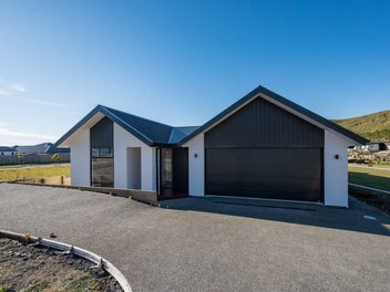 Eastern Oaks, Ducted Heat Pump, Solar System