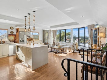 MUST SELL - Urgent Sale! Prime Remuera Location