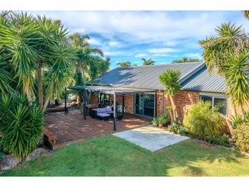 SPACIOUS HOME, RURAL LIVING, PRIME LOCATION