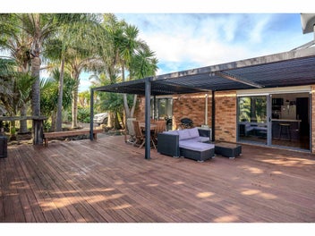 SPACIOUS HOME, RURAL LIVING, PRIME LOCATION
