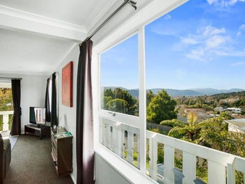 A 4 Bed 2 Bath in Silverstream !