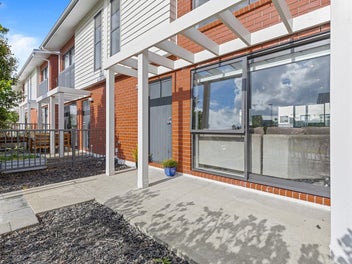 Spacious Fletcher Living in Prime Location