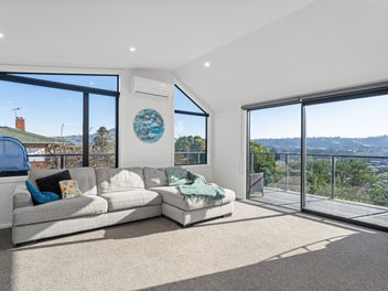 Delicious! 1970s Renovated Retreat