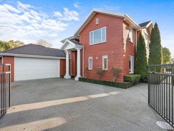 School Zone Grandeur, Refined Modern Living