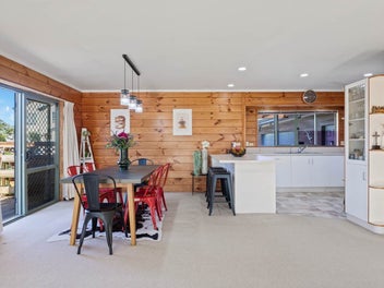 Freehold Oasis in a Stunning Location!