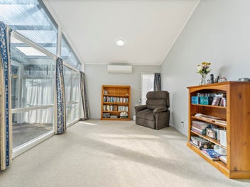 Your Dream Home Awaits in Mangere Bridge!