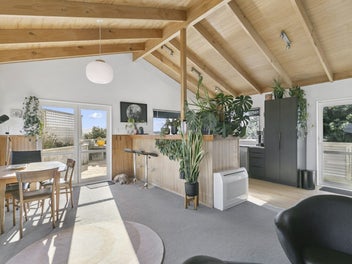 IDEAL FIRST HOME FOR PROFESSIONALS | BEO $645,000