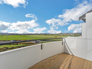 Spacious 3-Bed Apartment Near Shops & Parks