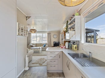 LOW MAINTENANCE 2 BEDROOM
