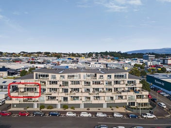 URBAN EDGE MEETS COASTAL CALM - QUARTERDECK