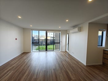 Priced to Sell, Ground Floor Apartment!