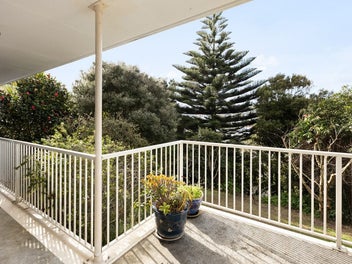 Easy Living, Great Location