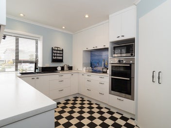 Spacious Allenton retreat