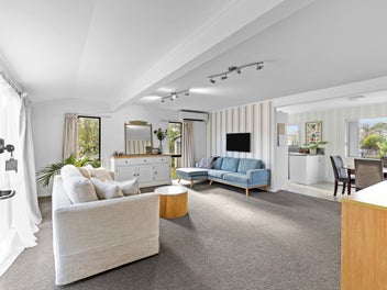 Immaculate home on 1,012m2