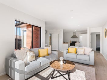 Renovated Hidden Gem - Walk to the Beach!