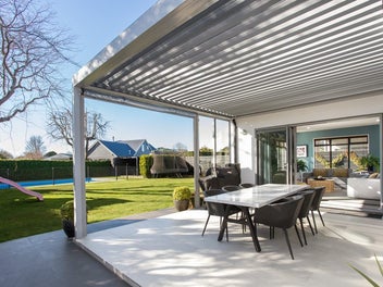 Plush Private Enclave + Entertainer!