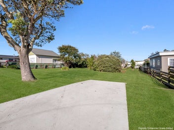 Endless Potential in Seaside Suburb