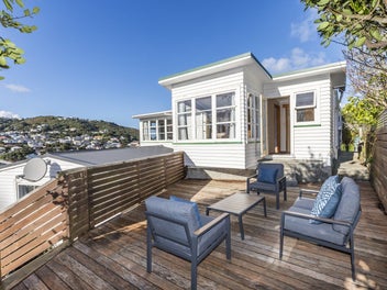 SUNNY, SPACIOUS & CLOSE TO THE BEACH