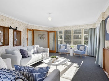 SUNNY, SPACIOUS & CLOSE TO THE BEACH