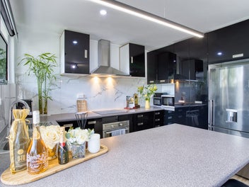 Stylish, Sunny & Affordable Entry to St Heliers