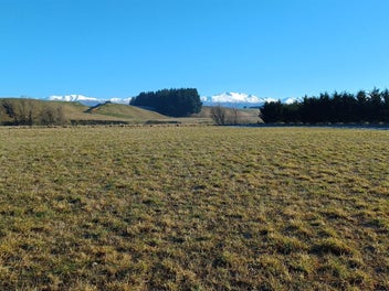 Handy to Fairlie with Views & Shelter