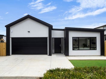 Charming Family Home in Clarks Beach