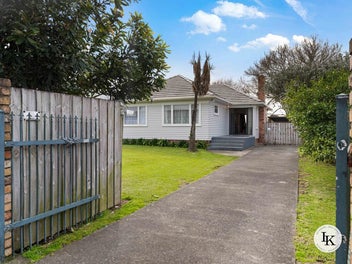 Must-Sell Auction: Vendors Have Bought!