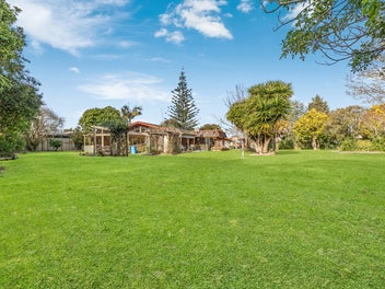 Multi-Dwelling Investment on 4605m2 site.