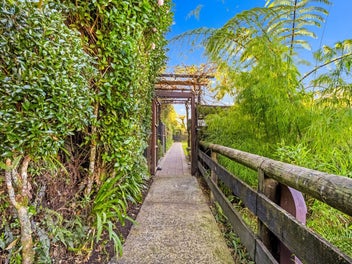 A Hidden Classic, Surrounded by Green and Grandeur