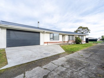 Four Bedrooms - Hargest Zoned!