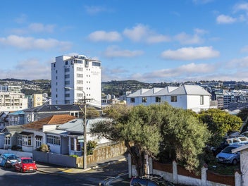 Roxburgh Townhouse- Perfect location