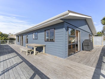 The ultimate doer-upper with beautiful sea views!