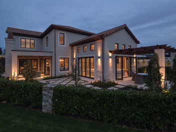 Quality at Its Best-Close to Golf Course & Schools
