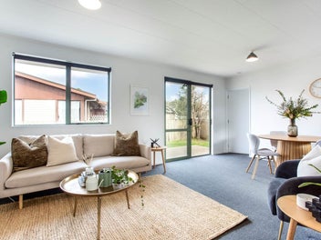 Central and Easy Living