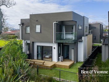 As good as new with lush vista