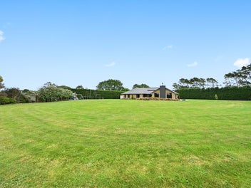 Expansive 404sqm Family Estate