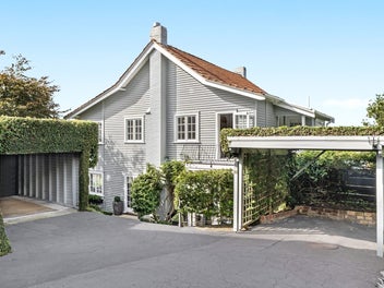 Iconic Family Home With Forever Views