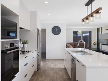 EASY LIVING IN A GREAT LOCATION!